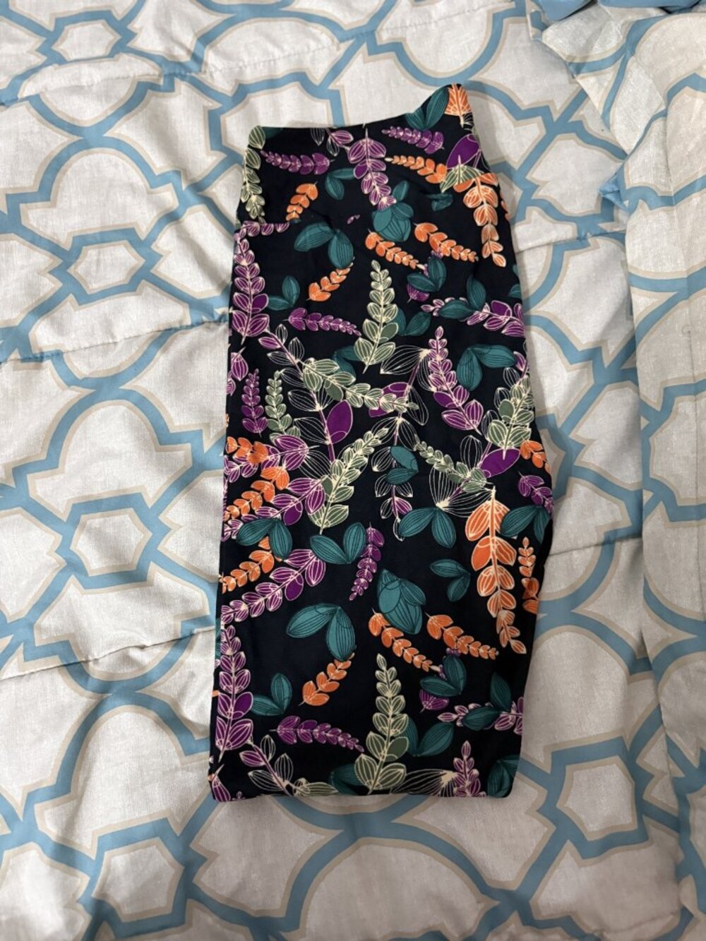NWOT LuLaRoe Black Colorful Leaf Print Leggings Tall & Curvy 🖤